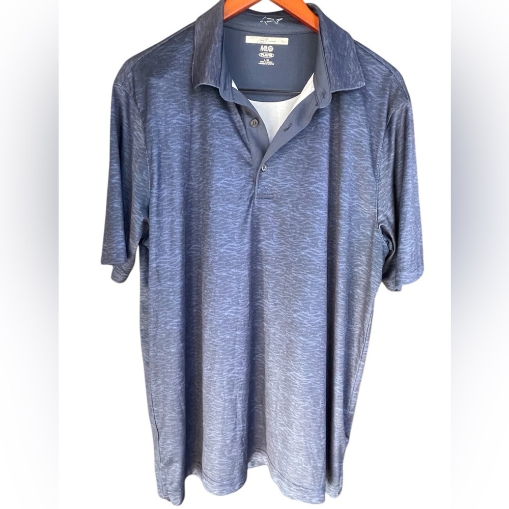 💙⛳️Greg Norman golf polo shirt size L in cool, subtle blue pattern. Excellent!